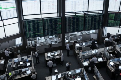 ภาพปกบทความ แชร์ประสบการณ์เทรด Forex บทเรียนจริงจากนักเทรดไทย - ภาพถ่ายสมจริงแนวการเงิน iCafeForex