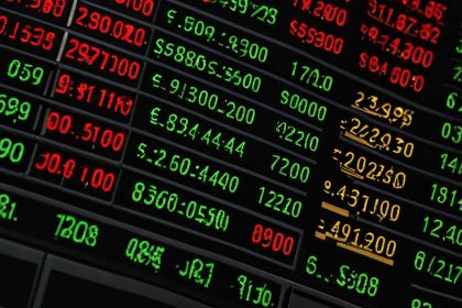 ภาพปกบทความ Forex 70 กรอบกลยุทธ์ทำ Win Rate 70% อย่างยั่งยืน - ภาพถ่ายสมจริงแนวการเงิน iCafeForex