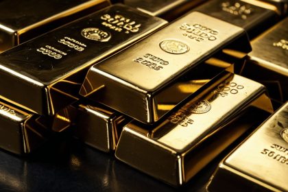 ภาพปกบทความ Gold Forecast 2030 คาดการณ์ราคาทองคำปี 2030 ฉบับนักลงทุน - ภาพถ่ายสมจริงแนวการเงิน iCafeForex