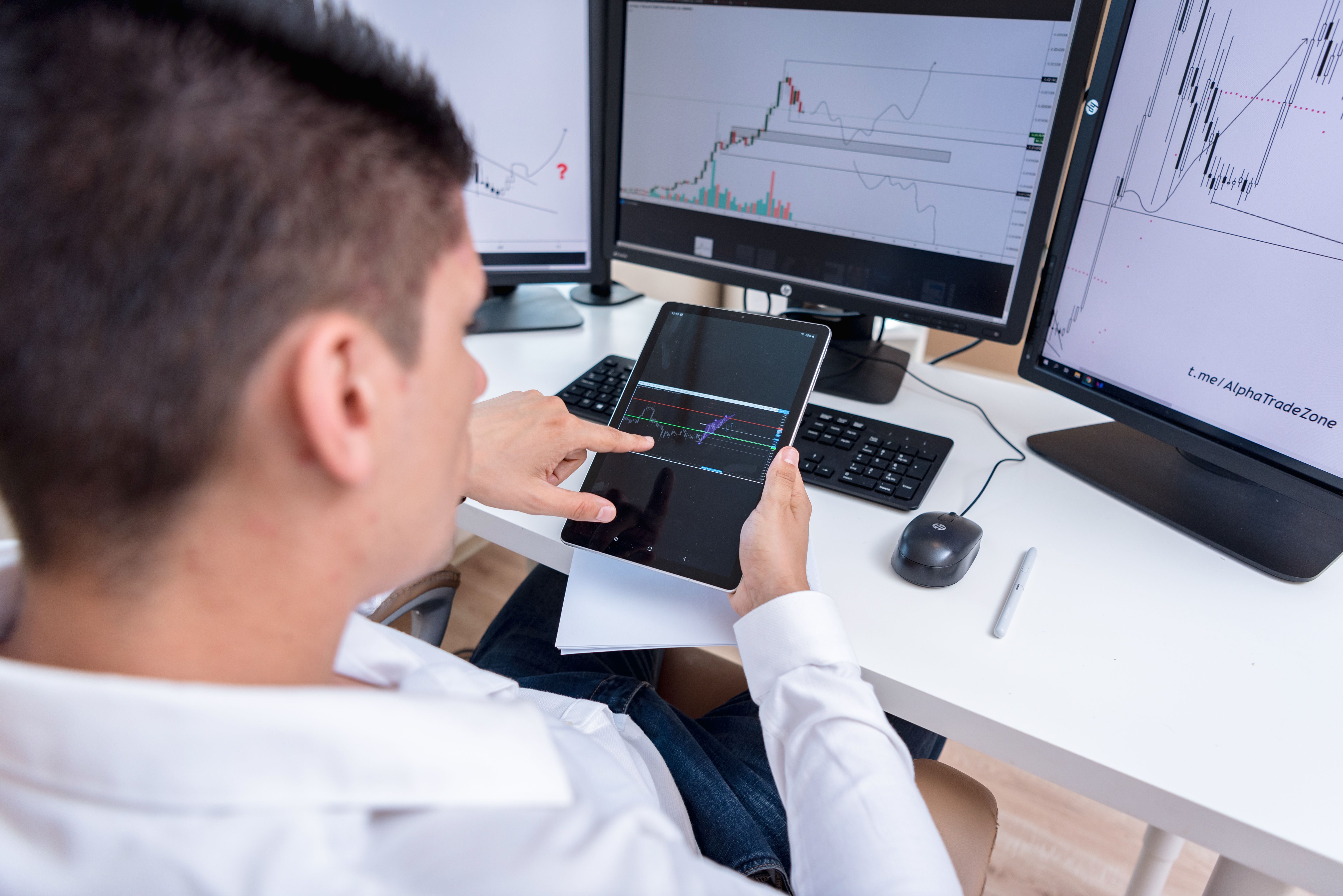 เจาะลึก EA คืออะไร? วิธีเทรดอัตโนมัติ Forex 2025 ฉบับสมบูรณ์ - ภาพประกอบที่ 1